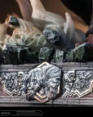 Hertz Studio Attack on Titan Beast Titan Statua in Resina